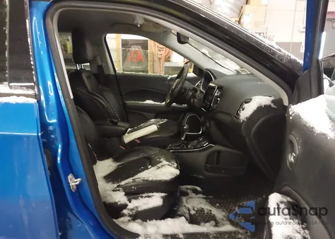 2019 Jeep Compass Altitude 4X4 из США, поврежденный, VIN 3C4NJDBB2KT593066